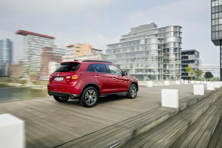  Mitsubishi ASX 2016 года  (фото 16 из 50)